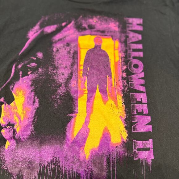 Halloween II Michael Myers Horror Movie T-Shirt Purple Flame Graphic Black M - Picture 2 of 4